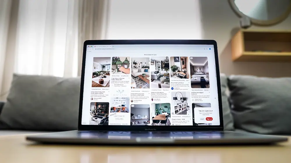 computador mostrando o feed do Pinterest
